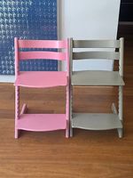 DEUX CHAISE D`ENFANT MARQUE STOKE 